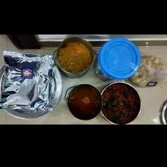 A vegetarian meal for a birthday party of 20, packed and ready for delivery. I use foil-sealed plates and steel pots to maintain temperature and hygiene.