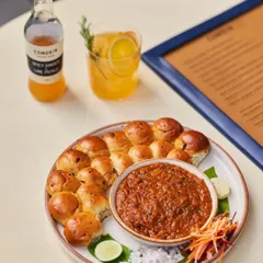 Our bestselling Pav Bhaji, paired with a refreshing Spicy Ginger & Lime Pickle soda. The soft, buttery pao and slow-cooked bhaji create a comforting meal with flavors that will truly surprise you.