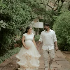 A romantic walk in the park. This ivory white ruffled gown is perfect for a soft, elegant, and timeless maternity or pre-wedding photoshoot.