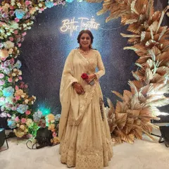 This client chose an elegant off-white, full-sleeve lehenga for her event. It’s a sophisticated and graceful look that proves you don’t always need bright colours to make a statement.