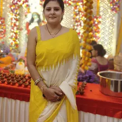 For Kali Pooja, I wore this simple yet elegant yellow and white saree with a temple border design.
