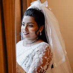 I love the timeless elegance of a Christian wedding. Here, I focused on a flawless, natural-looking base and defined eyes to complement her beautiful white gown and veil, ensuring she looked radiant throughout her special day.