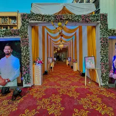 We love adding a personal touch, especially for our Aagri and Koli clients. This entrance features large, welcoming portraits of the couple, a lush floral arch, and a vibrant walkway, making guests feel special from the moment they arrive.