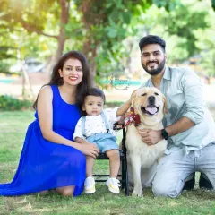 A family portrait is not just a photo, it's a feeling. I always welcome parents, siblings, and even your beloved pets to join in, because the most beautiful pictures are the ones with everyone you love together.