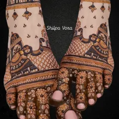 This design for the feet features majestic elephants, a popular and auspicious motif for weddings.