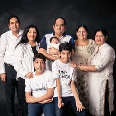 A formal portrait of a large, multi-generational family. It’s so special to gather everyone, from grandparents to grandchildren, for a single frame that will become a cherished family heirloom.