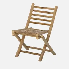 Simple, elegant, and practical. This foldable bamboo chair is an excellent space-saving solution for balconies and gardens, easily stored away when not in use.