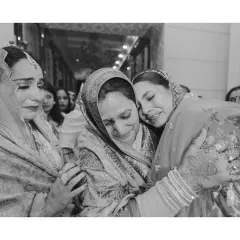 There are some emotions that only black and white can truly reveal. This bidaai hug, a mix of sorrow and love, is one of the most powerful, unscripted moments of a wedding day.