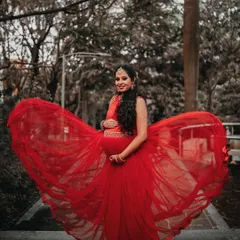A maternity photoshoot should be as powerful and beautiful as the journey itself. I use dramatic elements like this flowing red gown to create elegant, artistic portraits that celebrate the mom-to-be with grace and style.