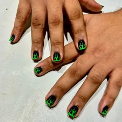 The full set of unisex flame nails. This design looks amazing on short, natural nails and is a great example of how men can rock bold and artistic nail art.