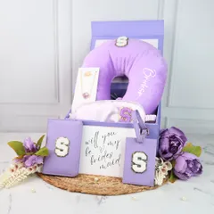 For a touch of modern elegance, I designed this bridesmaid travel hamper in a lovely lilac shade. The gift box includes a personalized neck pillow, eye mask, passport cover, and luggage tag, all featuring a custom initial.