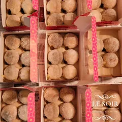 A behind-the-scenes look at my Diwali orders. I was so happy to prepare these boxes of assorted baked doughnuts for families to share and celebrate together.