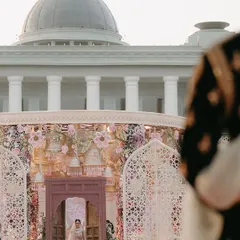 The moment the groom sees his bride for the first time, framed by the intricate architecture of the mandap at Raffles Udaipur. We meticulously plan these emotional highlights, from the bridal entry path to the decor that frames the view.