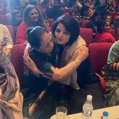 A warm embrace with Mrs. Mamta Bhatnagar. We believe in building strong relationships within the education sector to collectively spread the love for this beautiful craft.