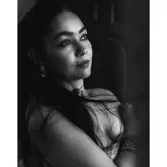 The same portrait in a different pose, capturing a look of contemplation. This black and white series is perfect for creating emotive, fine art wedding portraits.