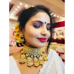 Another detailed shot of the eye makeup. A smokey eye is a fantastic choice for an evening event as it adds drama and photographs beautifully.