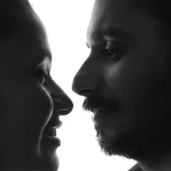 A study in intimacy and form. This artistic silhouette captures the moment just before a kiss, using negative space to create a visually striking and emotional pre-wedding picture.