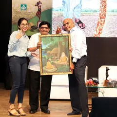 A proud moment presenting the Guru-Shishya painting. It’s always wonderful to see a client connect with a piece that was created especially for them.