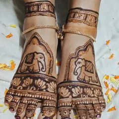 Foot mehendi featuring adorable baby elephants. I placed them inside an arched frame, surrounded by lotus petals, creating a design that is both auspicious and charming.