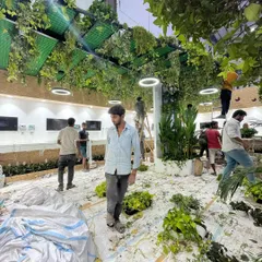 This is a glimpse of our team in action during a large-scale installation for an exhibition. We handle everything, from the ground cover to the hanging greenery, to create immersive green spaces that leave a lasting impression.