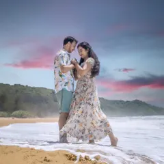 A romantic moment on the shores of Honnavar. We used the soft light of the setting sun and the gentle waves to create a dreamy, intimate atmosphere for this couple's pre-wedding portrait.