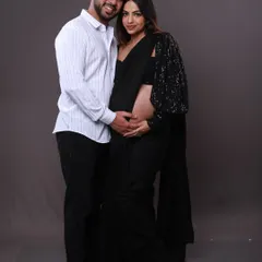 A classic full-length portrait of the couple. Her modern black saree and his simple white shirt create a timeless black-and-white theme that is both elegant and stylish.