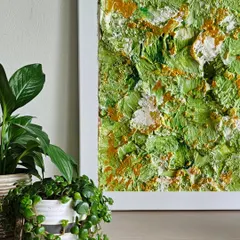 A beautiful example of a green and gold textured abstract painting. Participants learn to blend colors and build layers to create their own unique compositions.