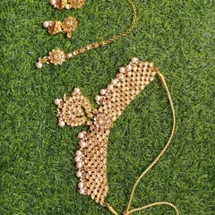 I also offer lighter jewellery sets perfect for wedding guests, bridesmaids, or pre-wedding functions like a sangeet or mehndi. This gold-finish set features delicate Kundan work and pearls, and includes a choker, jhumka earrings, and a maang tikka for an elegant, coordinated look.