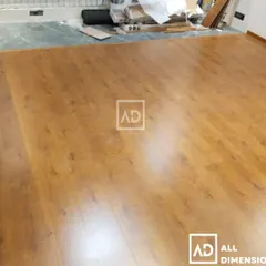 The process of installing vinyl flooring. You can see the rolls of material ready to be laid, ensuring a quick and efficient transformation of the space.