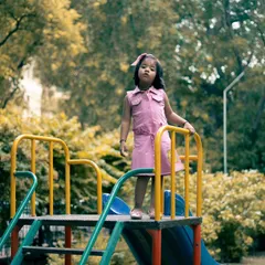 A sweet, posed moment during our day at the park. Even in a posed shot, I aim to capture the child's natural expression and character.