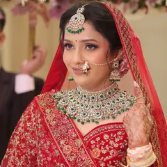 A classic bridal portrait of my lovely bride Urvashi. My goal is always to create a timeless, subtle bridal look that enhances your natural beauty and makes you feel confident and gorgeous.