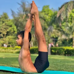 This Urdhva Prasarita Padasana variation builds incredible core strength. We practice poses like this regularly in our outdoor group classes.