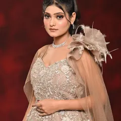 The final shot from the photoshoot, featuring a spotlight eye and a chic high ponytail. This hairstyle is perfect for adding drama and sophistication to a couture gown.