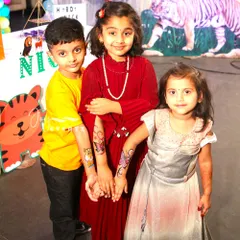 Our temporary tattoo artist is a hit at every kids' party. We use safe, skin-friendly ink and offer a variety of fun designs, like butterflies and cartoon characters, so every child gets a cool party souvenir to show off.