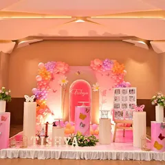 Here is the same butterfly theme, showing how it looks with custom lighting. The pink and orange tones make the whole setup glow.