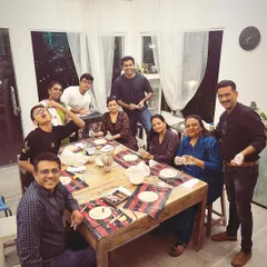 A perfect evening activity for the whole family. We hosted this lovely group for a private two hour workshop, creating memories and masterpieces together.