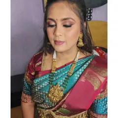 This is a monochromatic glam look with a sharp winged eyeliner. Not every look has to follow a trend, and I love creating a full face of classic glam like this for special events.