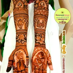 A stunning example of portrait mehndi, where the faces of the bride and groom are intricately drawn. This is a highly sought-after skill for professional artists.
