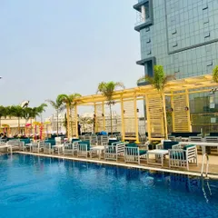 This stunning poolside venue in Noida is perfect for a chic and modern celebration. The combination of a beautiful pool, comfortable lounge seating, and an urban backdrop makes it ideal for cocktail parties and social mixers.