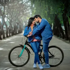 Who says romance can't be playful? A simple bicycle, a tree-lined path, and a whole lot of laughter. I love capturing these real, candid couple photography moments that show your fun side. Thodi masti toh banti hai!
