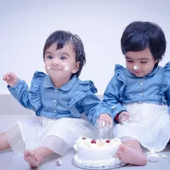 Double the fun, double the mess! These adorable twins are enjoying their first birthday cake smash, and we're here for every giggle and smear of frosting.