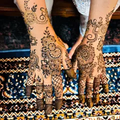 A lovely custom Arabic design that combines traditional paisleys with delicate floral vines. The fingertips have simple patterns, leaving some skin showing for a modern touch.
