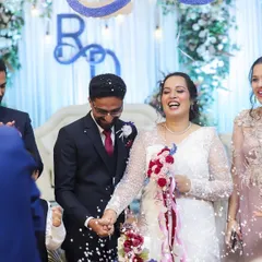 The happy couple cutting their cake! Being part of these joyful moments is the biggest reward.