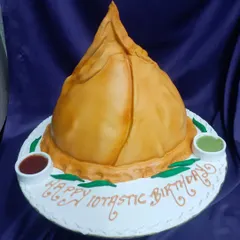 Is it a samosa or is it a cake? This hyper-realistic samosa cake, complete with edible chutney, is one of my favorite novelty designs. It’s the ultimate surprise for anyone who loves a fun twist on dessert.