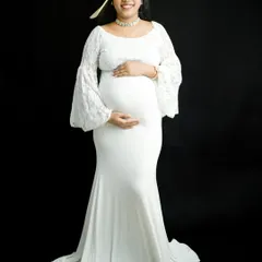 We can add simple props to personalize your solo session. Here, we added a stylish straw hat to complement the white lace gown, creating a chic and sophisticated maternity look.