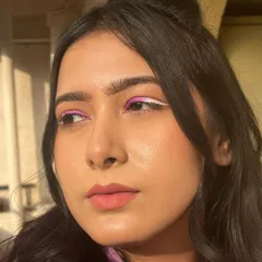 Gradient graphic liners are such a pretty way to play with color. This look combines a pop of purple with a crisp white line for a modern and artistic touch.