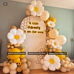 Another angle of the "Little Honey" setup, showing the full balloon arrangement and sunflower details.