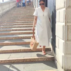 On my first day in Venice, I wore this anti-fit white dress. It was the perfect choice for the hot weather, paired with comfy shoes and a turquoise silver choker for a pop of colour.