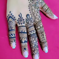 Another example of a stylish back-hand finger design, with each finger featuring a unique, complementary pattern.