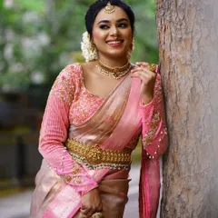 The full look, showing how a traditional floral bun pairs with a silk saree and temple jewelry. This is a timeless and graceful choice for any bride or wedding guest.
